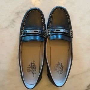 Life Stride black loafers. Size 8.5.